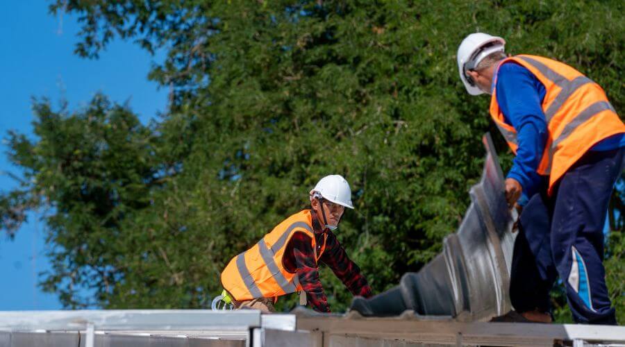 Professional gutter cleaning in Mekinock, ND